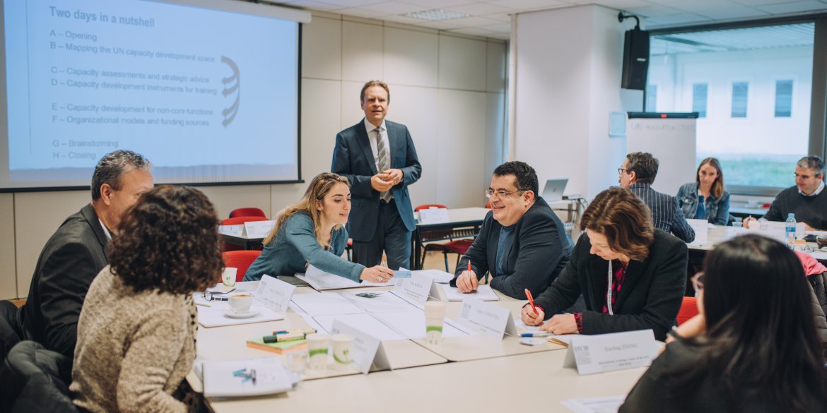 Collectives of farmers collaborating in the field